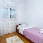 Holiday home Stunning In With House Sea View