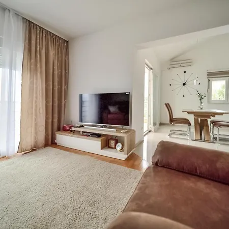 Lovely In With House Sea View